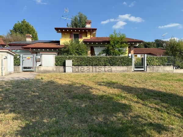 casa indipendente in vendita a Lonato del Garda in zona San Polo