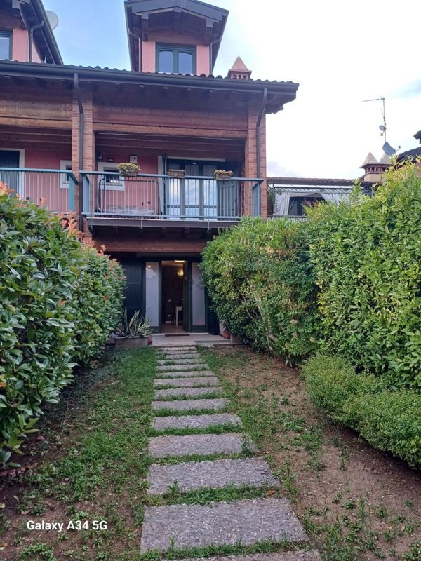 casa indipendente in vendita a Lonato del Garda in zona Cominello