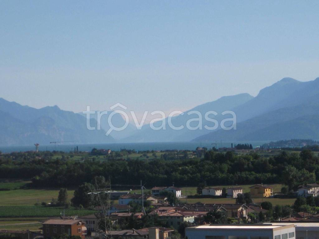 casa indipendente in vendita a Lonato del Garda in zona Castel Venzago