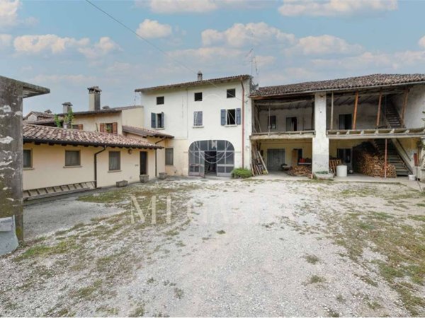 casa indipendente in vendita a Lonato del Garda in zona Sedena