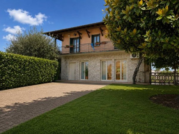 appartamento in vendita a Lonato del Garda in zona Lido