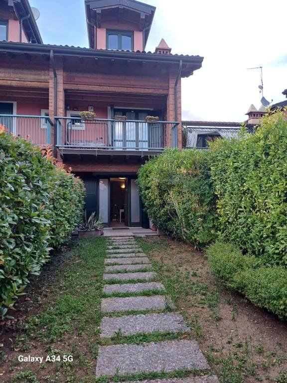 casa indipendente in vendita a Lonato del Garda in zona Malocco