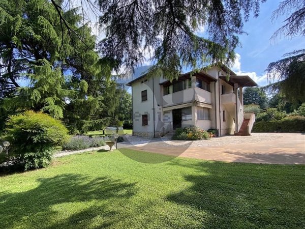casa indipendente in vendita a Lonato del Garda