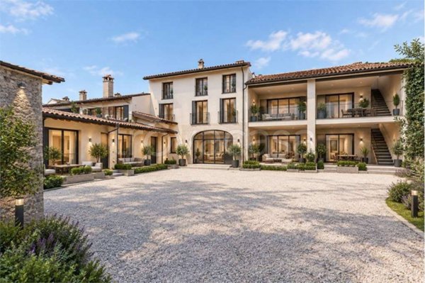 casa indipendente in vendita a Lonato del Garda in zona Sedena