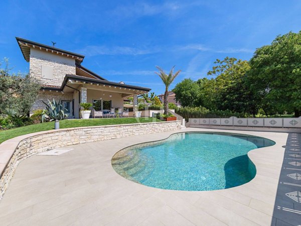 casa indipendente in vendita a Lonato del Garda in zona Lido