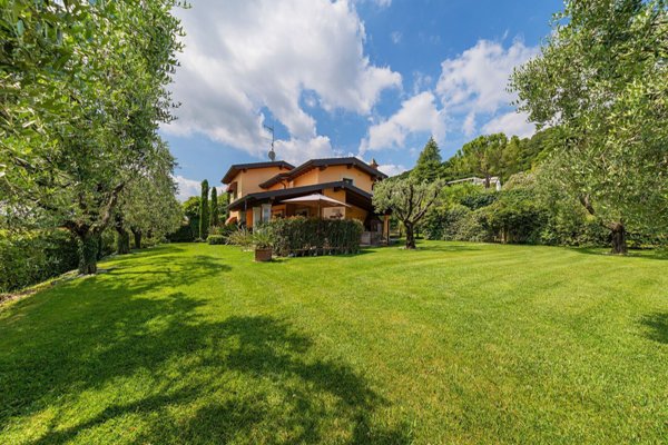 casa indipendente in vendita a Lonato del Garda in zona Barcuzzi