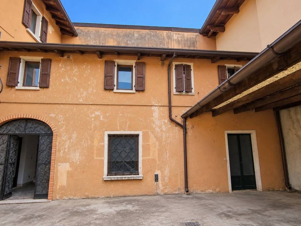 casa indipendente in vendita a Lonato del Garda in zona Lido