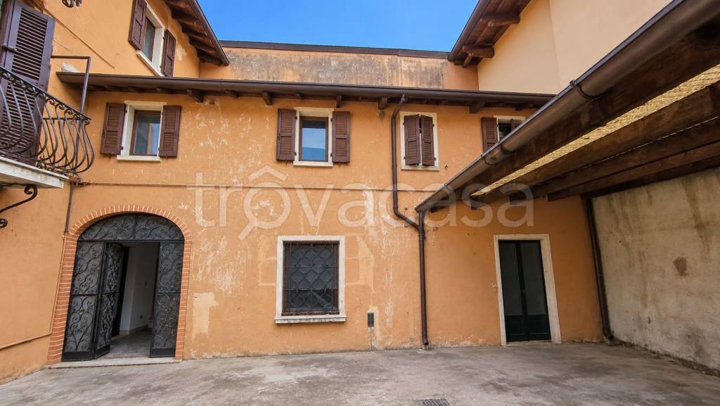 casa indipendente in vendita a Lonato del Garda in zona Lido