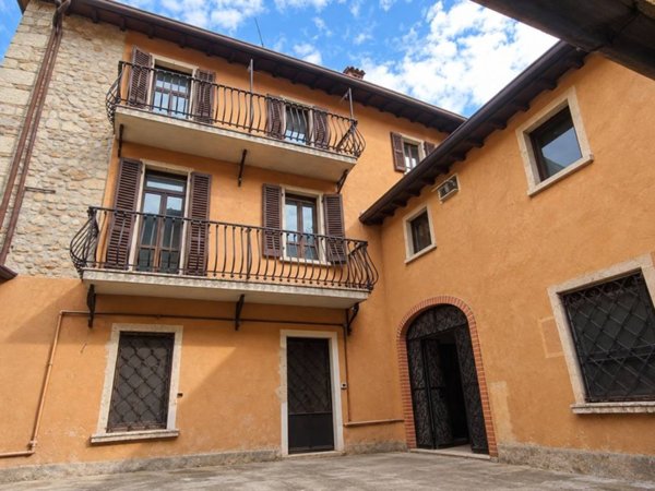 intera palazzina in vendita a Lonato del Garda in zona Lido
