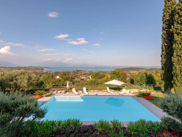 casa indipendente in vendita a Lonato del Garda in zona Barcuzzi