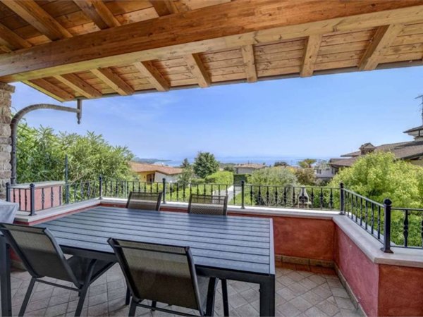 casa indipendente in vendita a Lonato del Garda in zona Barcuzzi
