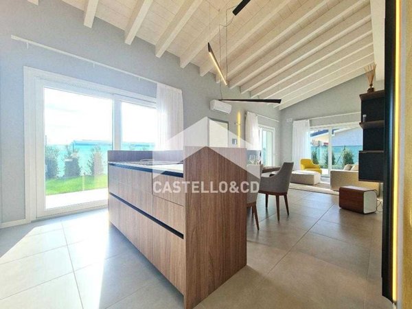 casa indipendente in vendita a Lonato del Garda in zona Lido