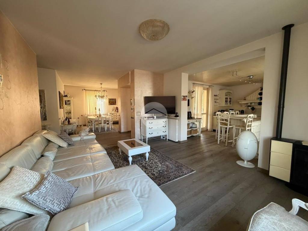 casa indipendente in vendita a Lonato del Garda