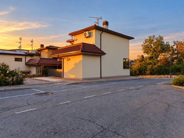 casa indipendente in vendita a Lonato del Garda in zona Lido