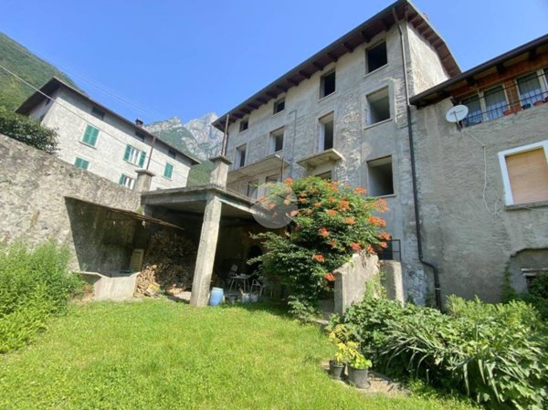 casa indipendente in vendita a Losine