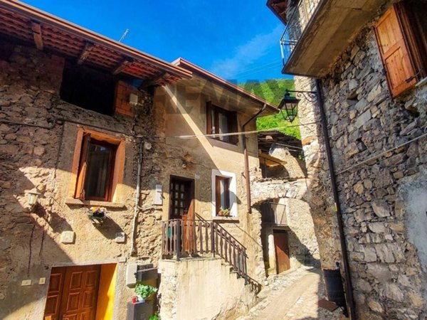 casa semindipendente in vendita a Losine