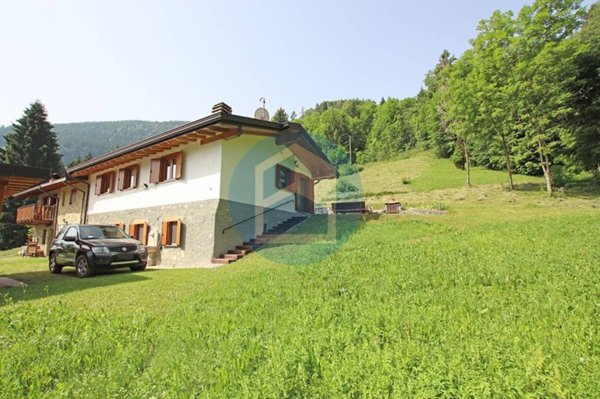 casa indipendente in vendita a Lozio in zona Villa