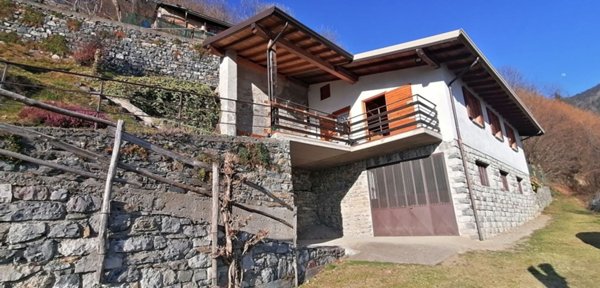 casa indipendente in vendita a Lozio in zona Laveno