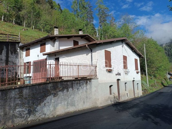 casa indipendente in vendita a Lozio