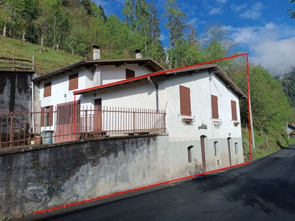 casa indipendente in vendita a Lozio in zona Villa