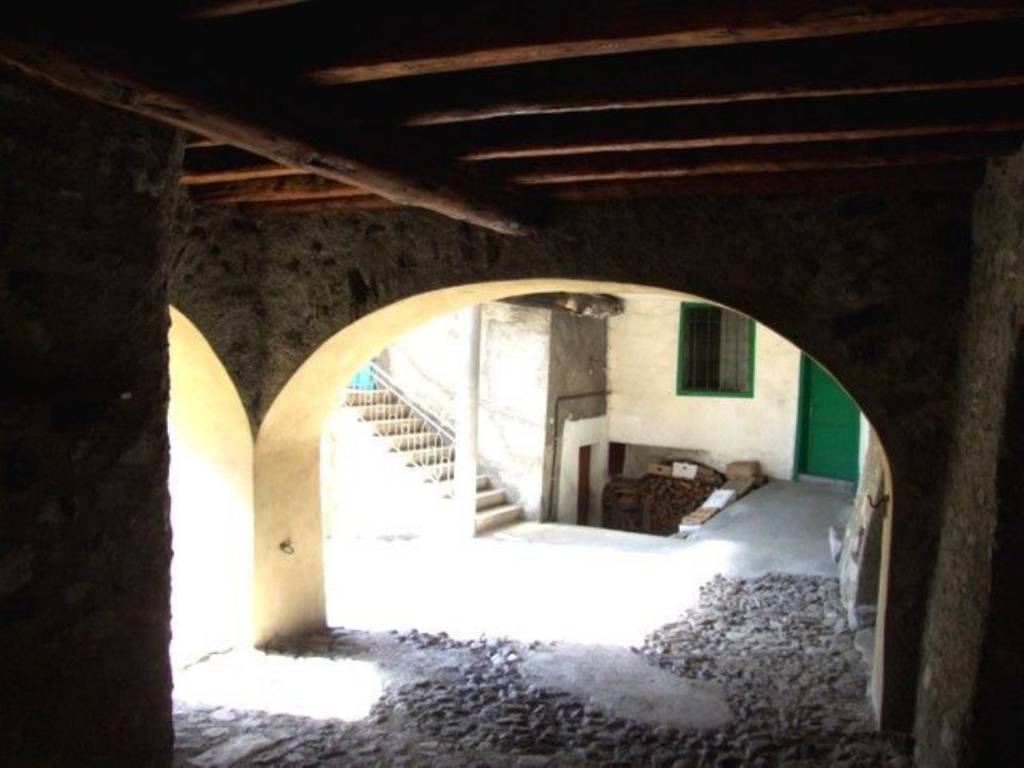 casa indipendente in vendita a Lozio in zona Villa