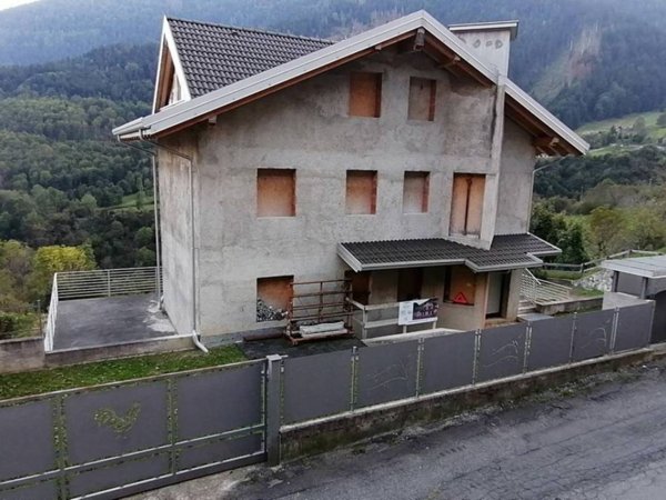 casa indipendente in vendita a Lozio in zona Villa