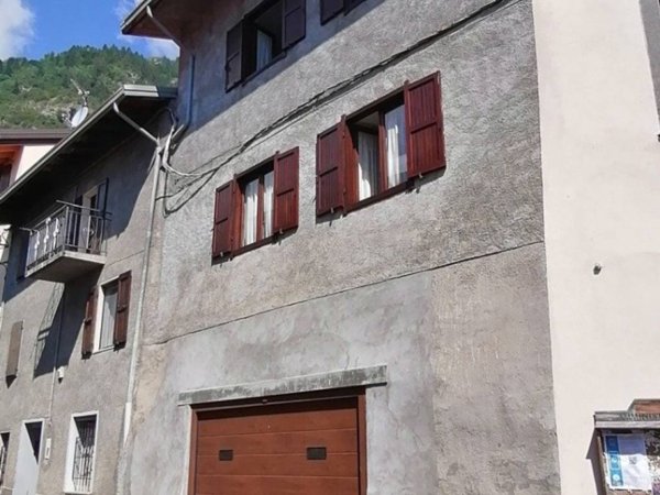 casa indipendente in vendita a Lozio in zona Villa