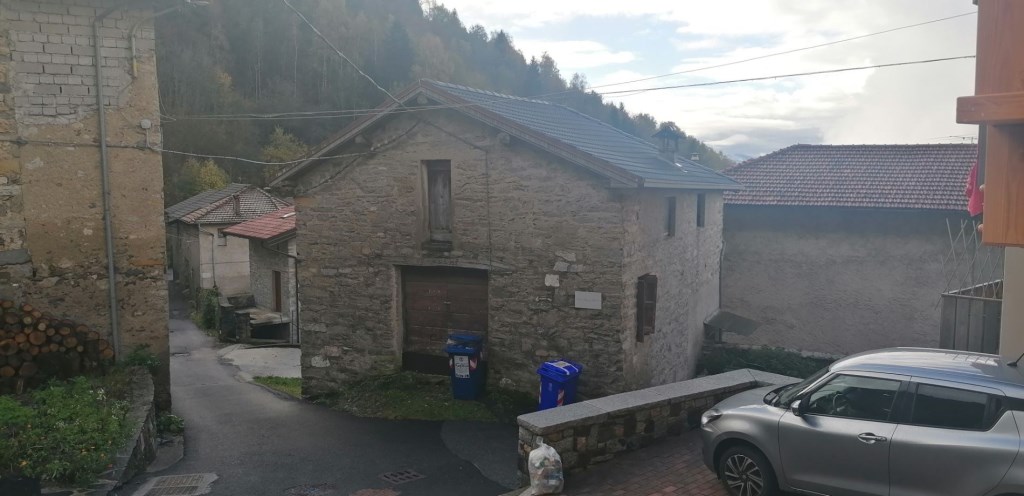 casa indipendente in vendita a Lozio in zona Sommaprada