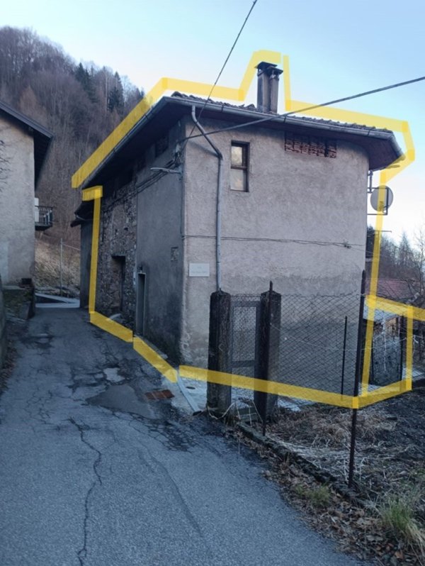 casa indipendente in vendita a Lozio in zona Sommaprada