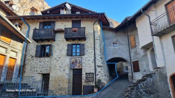 casa indipendente in vendita a Lozio in zona Sommaprada