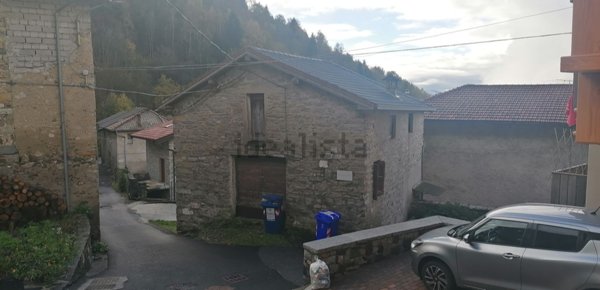 casa indipendente in vendita a Lozio in zona Villa