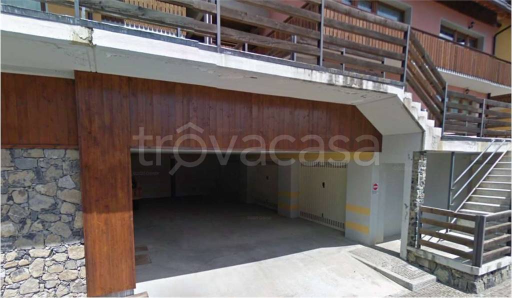 casa indipendente in vendita a Lozio in zona Villa