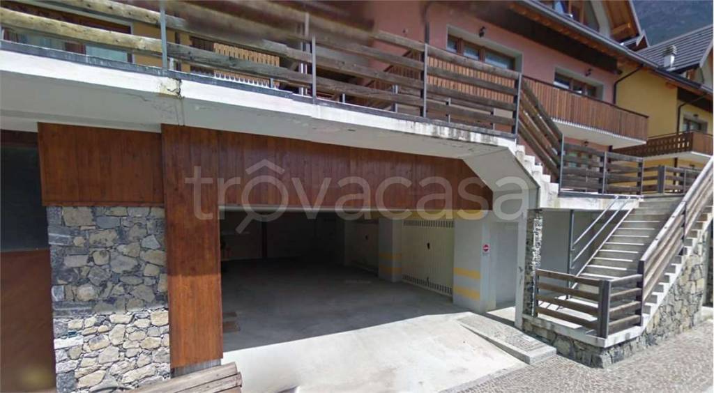 casa indipendente in vendita a Lozio in zona Villa