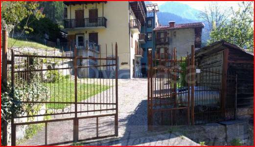 appartamento in vendita a Lozio in zona Villa