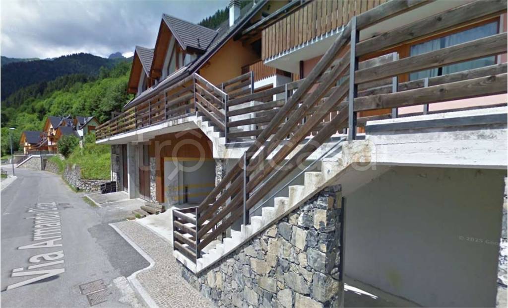 casa indipendente in vendita a Lozio in zona Villa