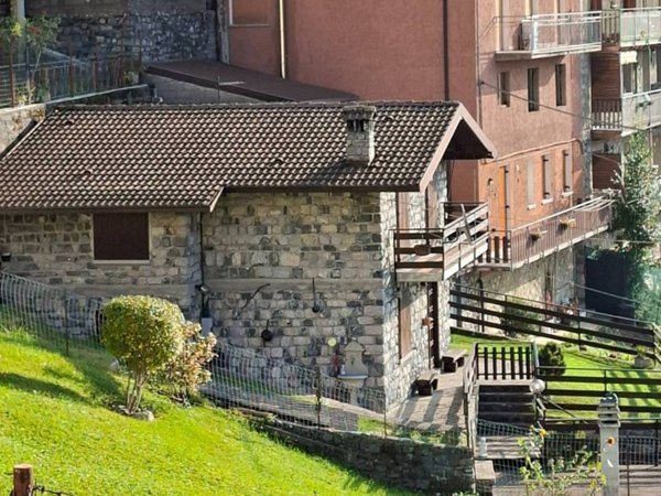 casa indipendente in vendita a Lozio in zona Villa