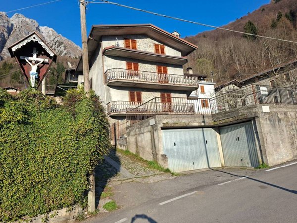 casa indipendente in vendita a Lozio in zona Villa