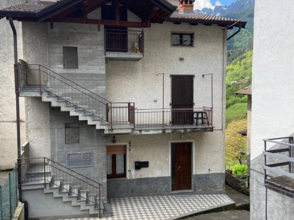 appartamento in vendita a Lozio in zona Villa