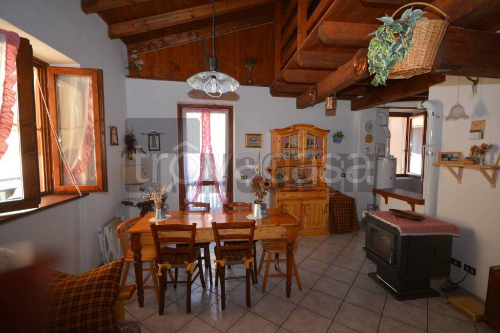 appartamento in vendita a Lozio in zona Villa