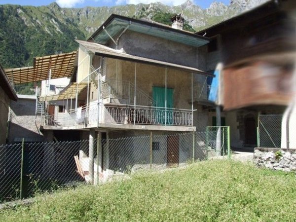 pentavano in vendita a Lozio in zona Villa