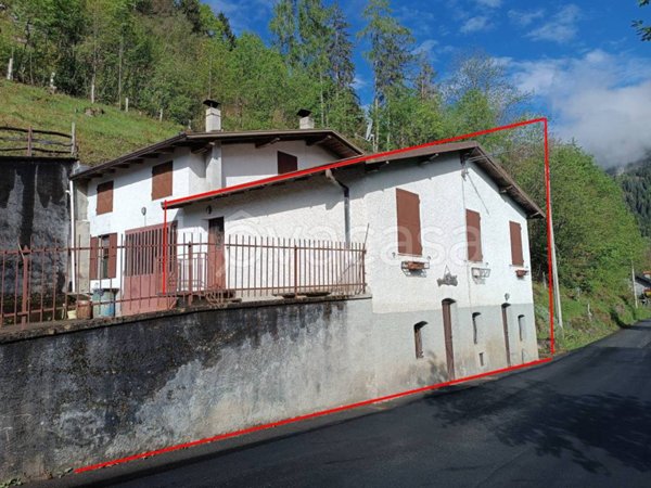 casa indipendente in vendita a Lozio