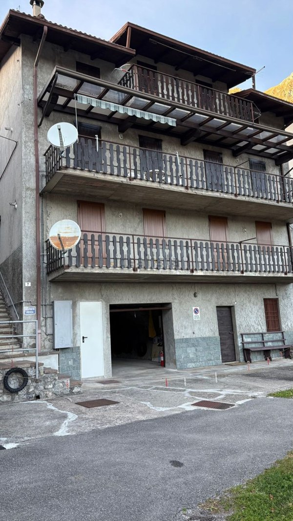 appartamento in vendita a Lozio in zona Villa