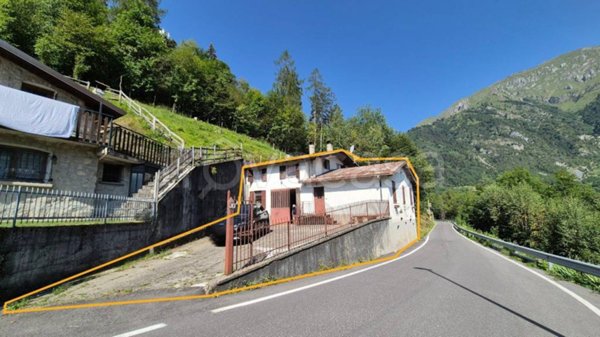 casa indipendente in vendita a Lozio in zona Villa