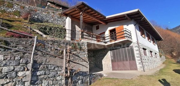 casa indipendente in vendita a Lozio in zona Laveno