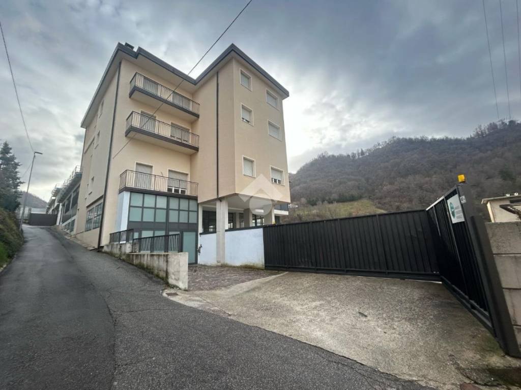 capannone in vendita a Lumezzane in zona San Sebastiano