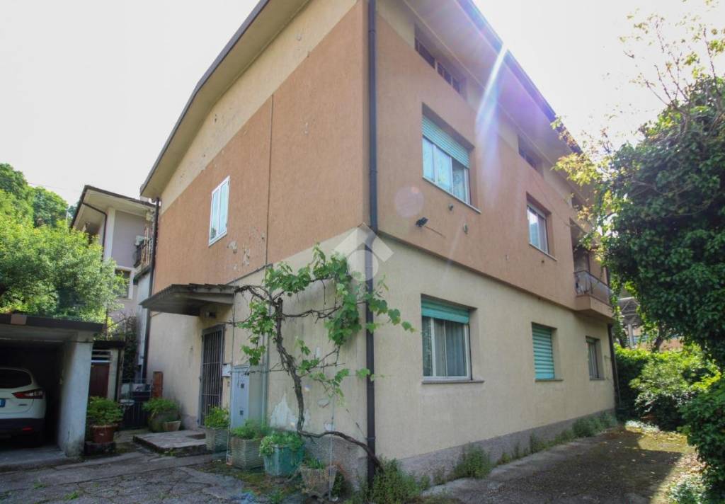 casa indipendente in vendita a Lumezzane in zona Valle.