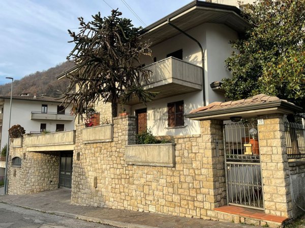 casa indipendente in vendita a Lumezzane