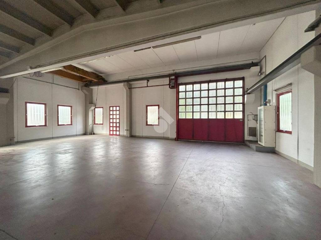 locale commerciale in vendita a Lumezzane in zona San Sebastiano