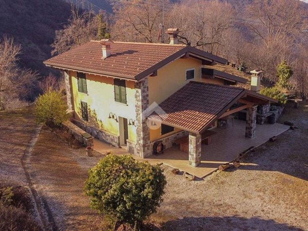 casa indipendente in vendita a Lumezzane in zona Valle.
