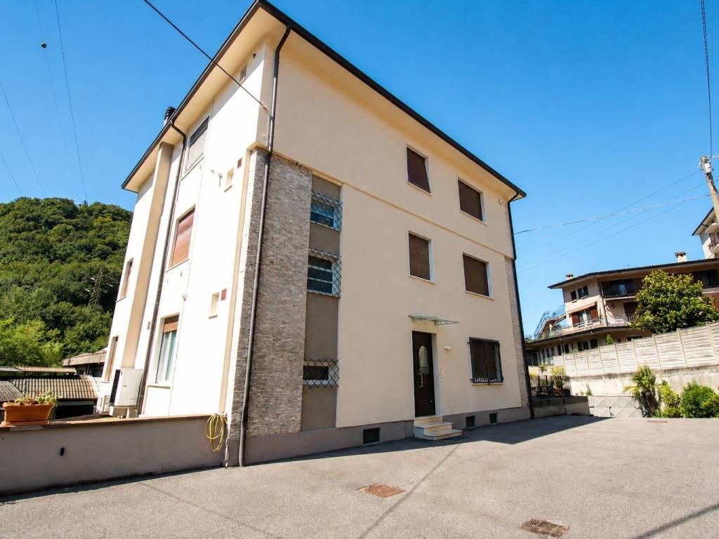 appartamento in vendita a Lumezzane in zona Sant'Apollonio